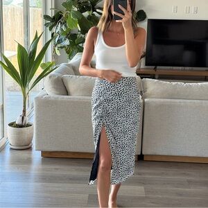 NWT Abercrombie & Fitch Black and White Floral Pencil Skirt